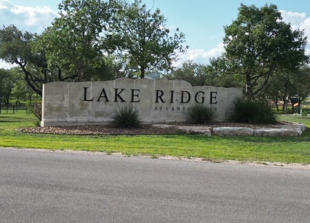 1522  Lake Ridge Blvd, Canyon Lake, TX 78133 — photo 2