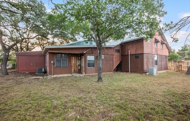 604 N Cherry St, Fredericksburg, TX 78624 — photo 10