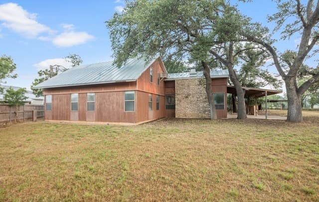 604 N Cherry St, Fredericksburg, TX 78624 — photo 3