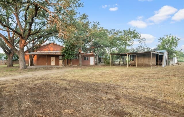604 N Cherry St, Fredericksburg, TX 78624 — photo 6