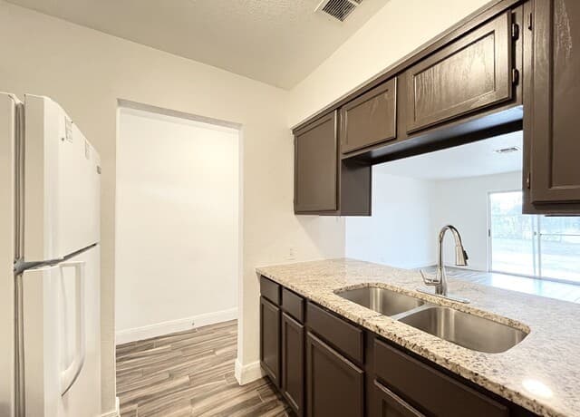 2106  Henrietta St, San Antonio, TX 78224 — photo 10