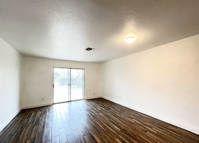2106  Henrietta St, San Antonio, TX 78224 — photo 11