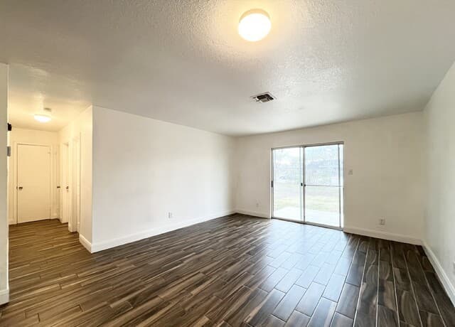 2106  Henrietta St, San Antonio, TX 78224 — photo 12