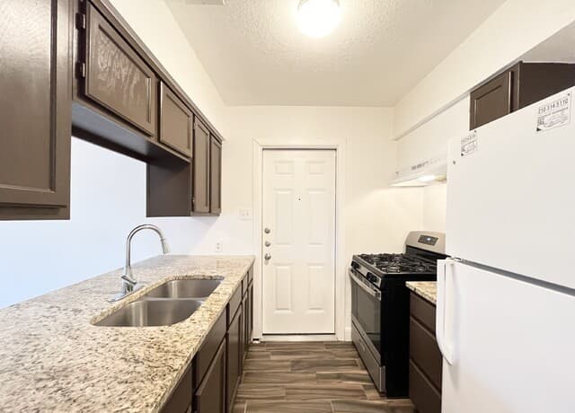 2106  Henrietta St, San Antonio, TX 78224 — photo 8