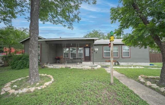1439 W Ridgewood Ct