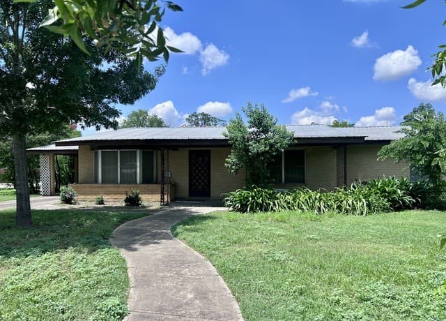 364  School Dr, Poteet, TX 78065 — photo 2