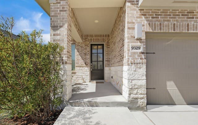 9329  Trestle Crk, San Antonio, TX 78254 — photo 2