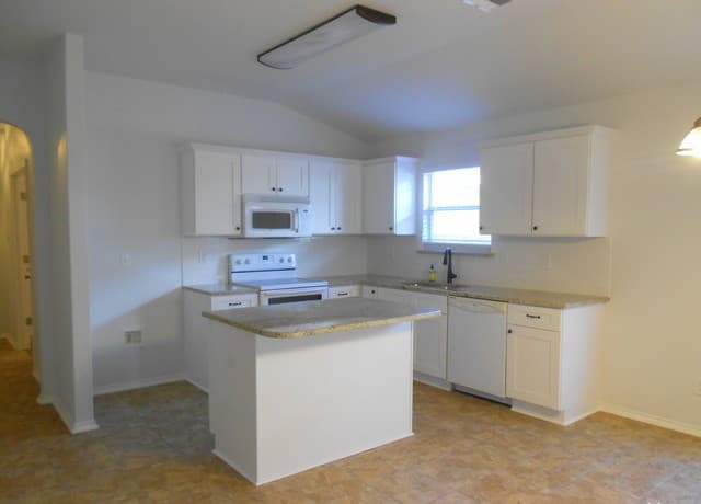 9626  Palomino Path, San Antonio, TX 78254 — photo 4