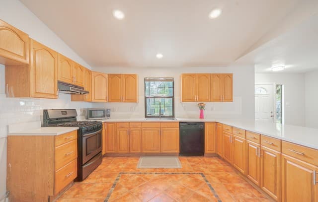 226  Edge Ave, San Antonio, TX 78223 — photo 4