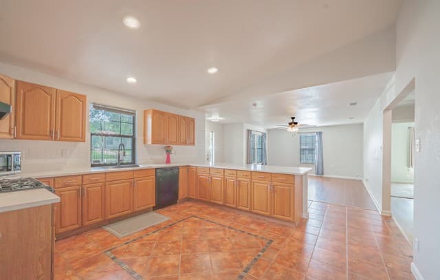 226  Edge Ave, San Antonio, TX 78223 — photo 5