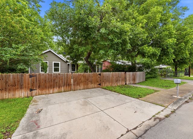 720  Chickering Ave, San Antonio, TX 78210 — photo 3