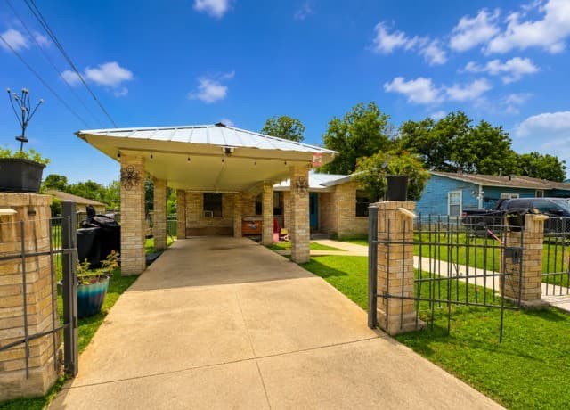 402  Chipinque, San Antonio, TX 78237 — photo 3