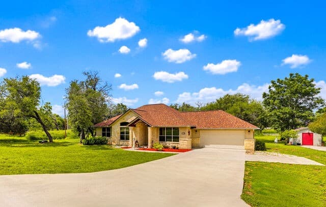 1103  Eagle View, Pleasanton, TX 78064 — photo 2
