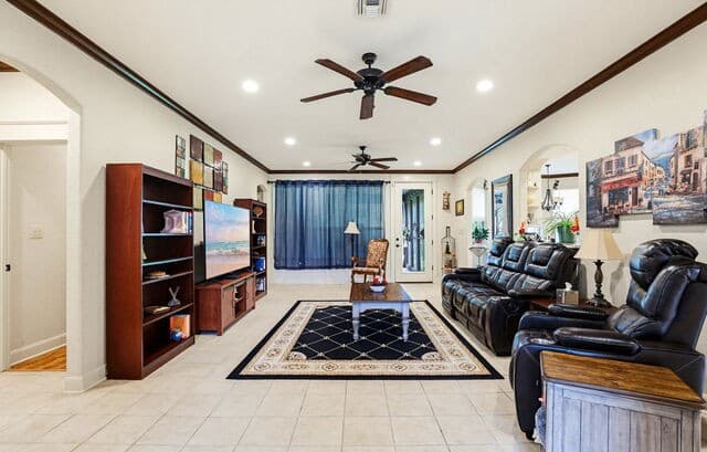 1103  Eagle View, Pleasanton, TX 78064 — photo 9