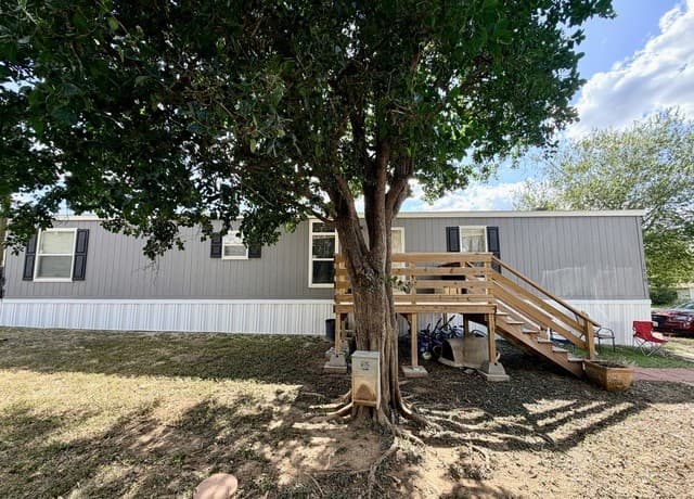1510  Waltom Ave, Jourdanton, TX 78027 — photo 2