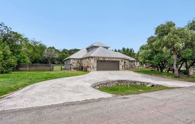 748 Canyon Oaks Dr