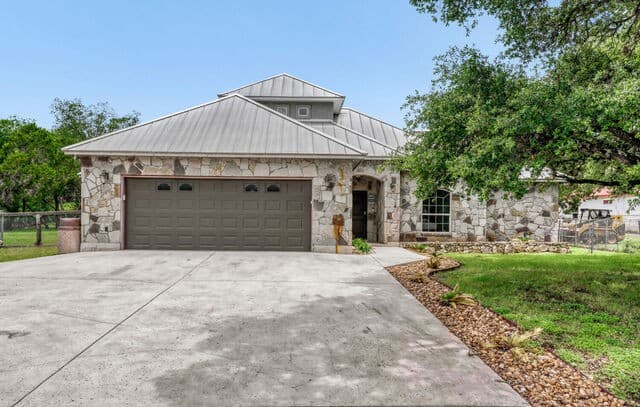 748  Canyon Oaks Dr, Canyon Lake, TX 78133 — photo 10