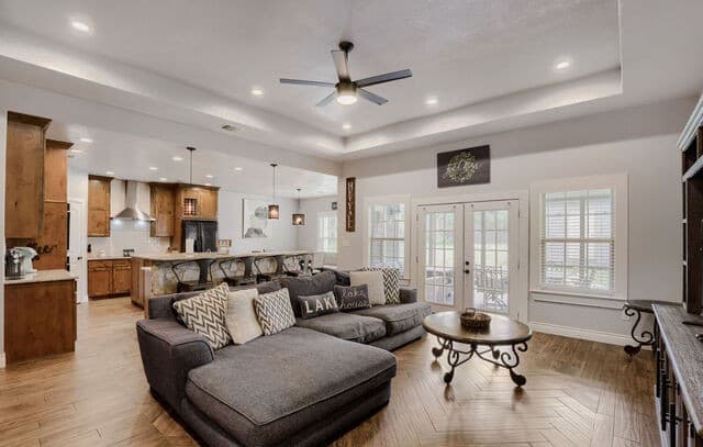 748  Canyon Oaks Dr, Canyon Lake, TX 78133 — photo 2