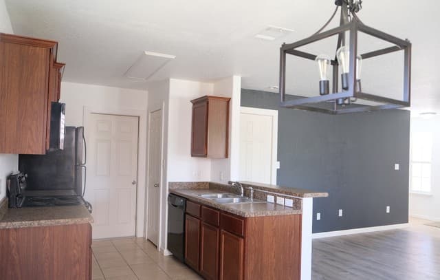 11725  Luckey Vis, San Antonio, TX 78252 — photo 8