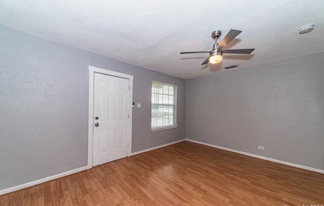 508  Bee St, San Antonio, TX 78208 — photo 2