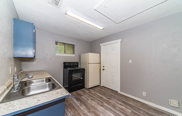 508  Bee St, San Antonio, TX 78208 — photo 9