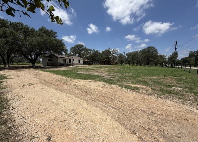 505  Nottingham Dr, Poteet, TX 78065 — photo 2