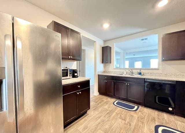 2526  Wentwood Run, San Antonio, TX 78245 — photo 10
