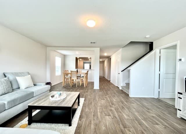 2526  Wentwood Run, San Antonio, TX 78245 — photo 3