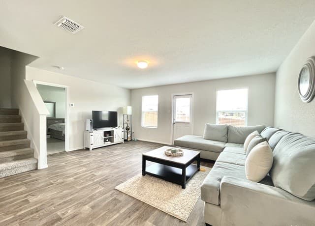 2526  Wentwood Run, San Antonio, TX 78245 — photo 5