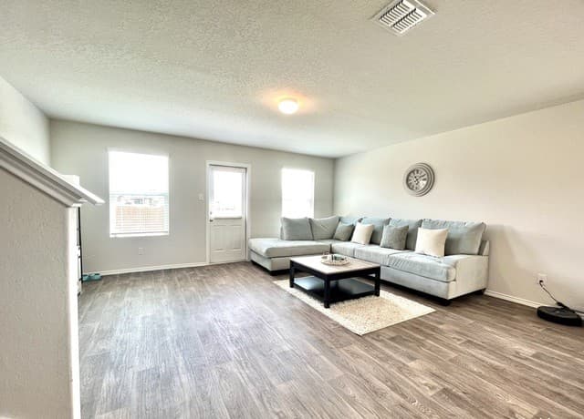 2526  Wentwood Run, San Antonio, TX 78245 — photo 7