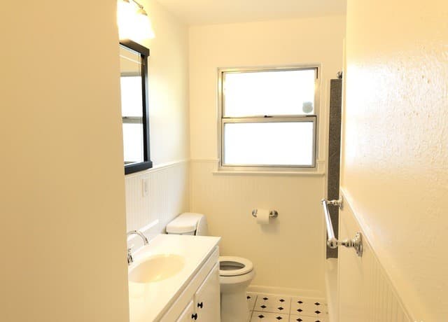 210  Laddie Pl, San Antonio, TX 78201 — photo 10
