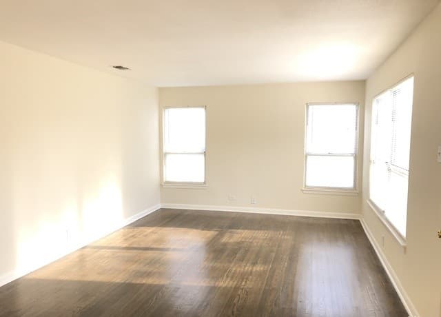 210  Laddie Pl, San Antonio, TX 78201 — photo 2
