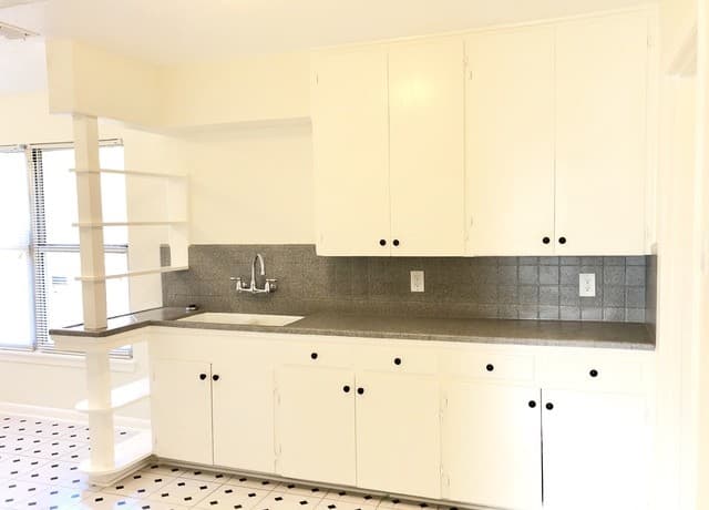 210  Laddie Pl, San Antonio, TX 78201 — photo 4