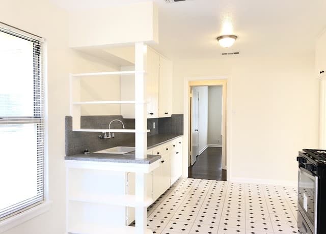 210  Laddie Pl, San Antonio, TX 78201 — photo 6