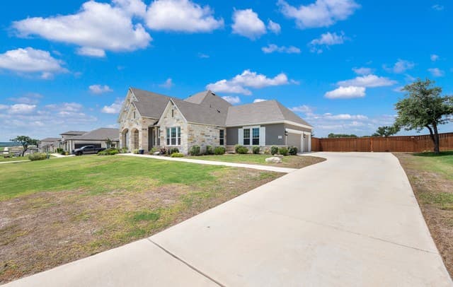 154  Violet Way, Castroville, TX 78009 — photo 3