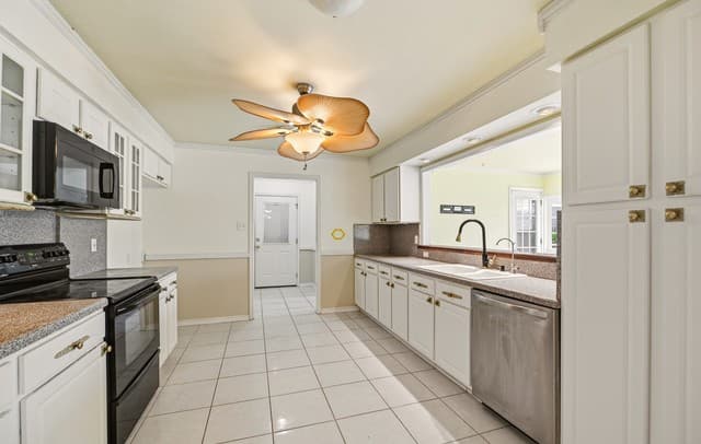 1320  Continental Dr, Pleasanton, TX 78064 — photo 16