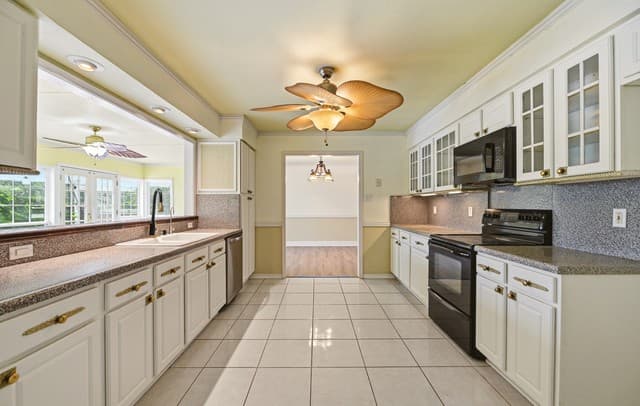 1320  Continental Dr, Pleasanton, TX 78064 — photo 17