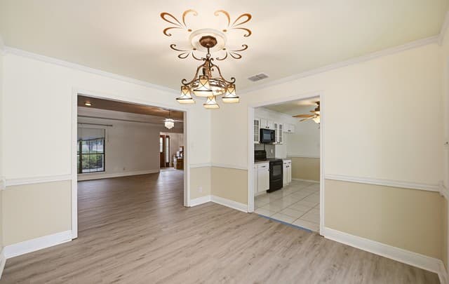 1320  Continental Dr, Pleasanton, TX 78064 — photo 5