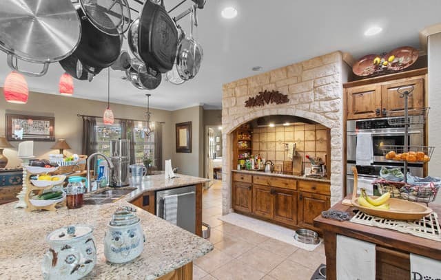 212  Antler Cir, Bandera, TX 78003 — photo 10