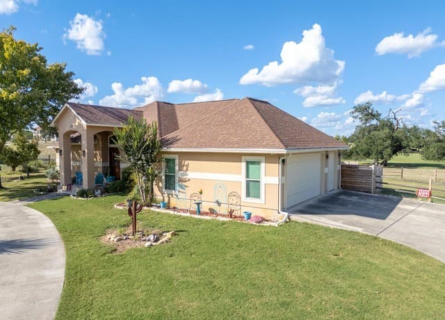 212  Antler Cir, Bandera, TX 78003 — photo 17