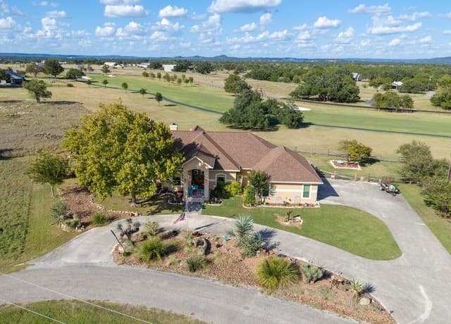 212  Antler Cir, Bandera, TX 78003 — photo 18