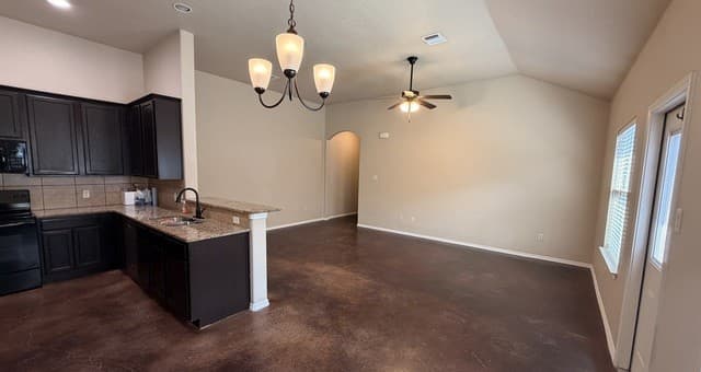 708  Saengerhalle Rd, New Braunfels, TX 78130 — photo 4