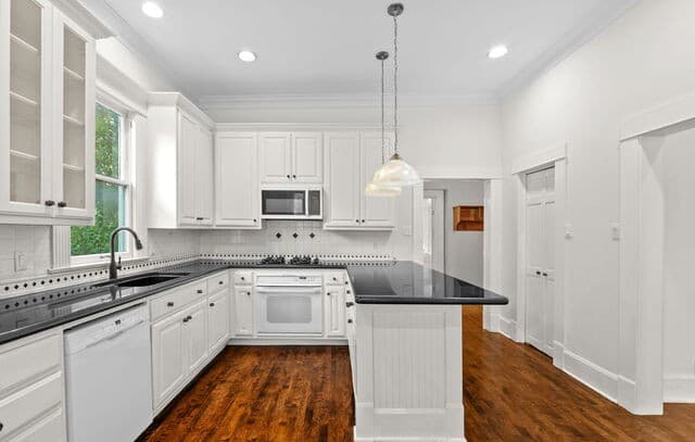 124 E Summit Ave, San Antonio, TX 78212 — photo 8
