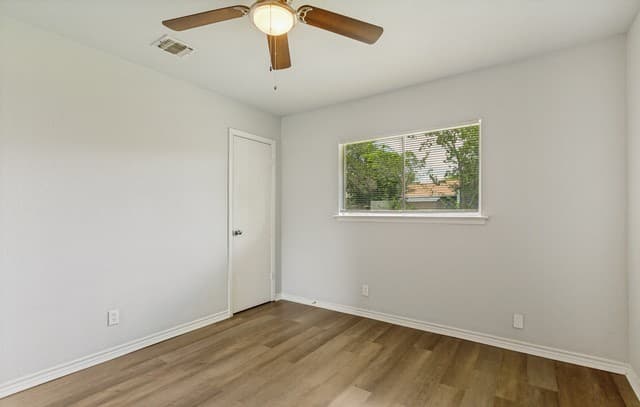 5535  Red Sky St, San Antonio, TX 78242 — photo 11