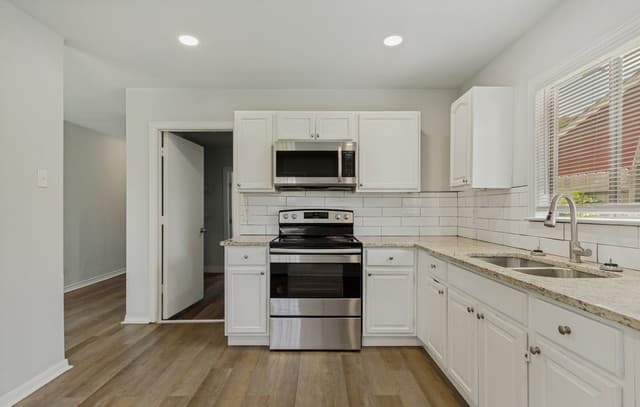 5535  Red Sky St, San Antonio, TX 78242 — photo 9