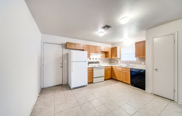 12216  Maverick Bluff St, San Antonio, TX 78247 — photo 11