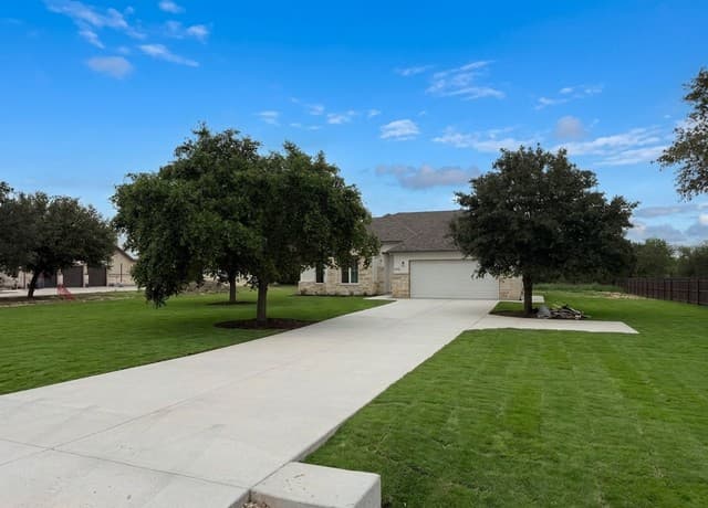 165 E Short Meadow Dr, Lytle, TX 78052 — photo 2