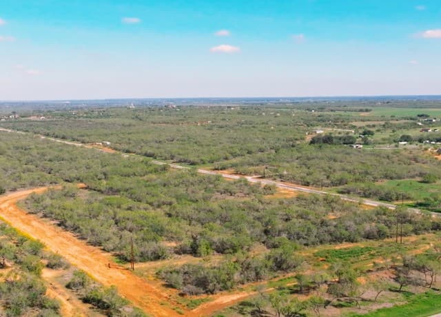 113  Cr 2644, Moore, TX 78057 — photo 6