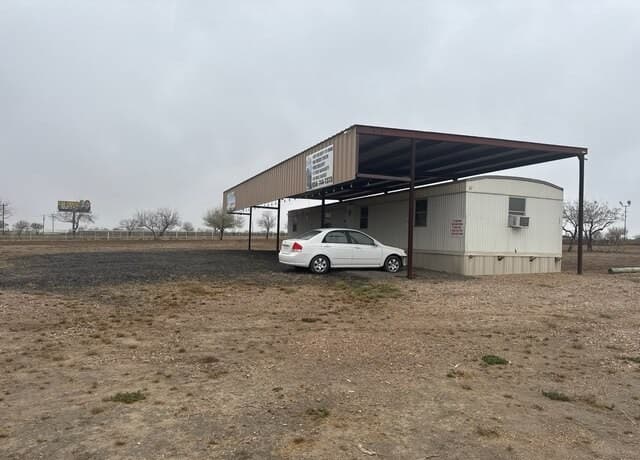 2265  Ih 35, Encinal, TX 78019 — photo 4