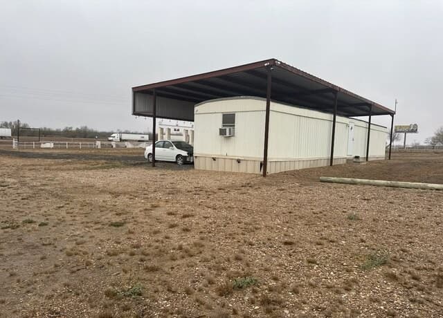 2265  Ih 35, Encinal, TX 78019 — photo 5